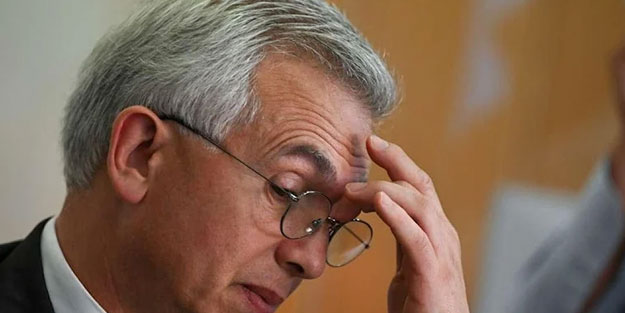 Türkleri kızdıran Frankfurt Belediye Başkanı koltuğundan oldu