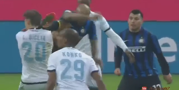 Felipe Melo'dan rakibine şok tekme