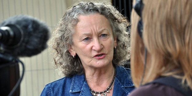 Feminist milletvekili suçun tamamını yükledi: Erkeklere akşam sokağa çıkma yasağı getirilsin