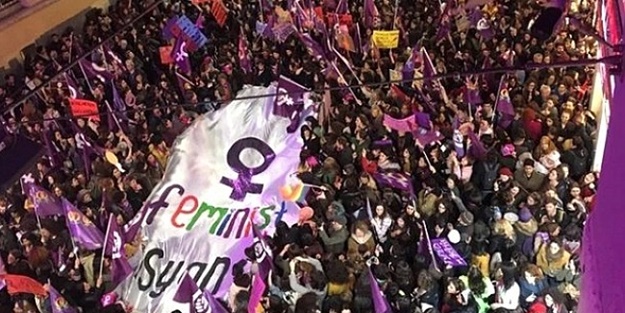 Feministler sosyal medyada da ezana saldırdı!