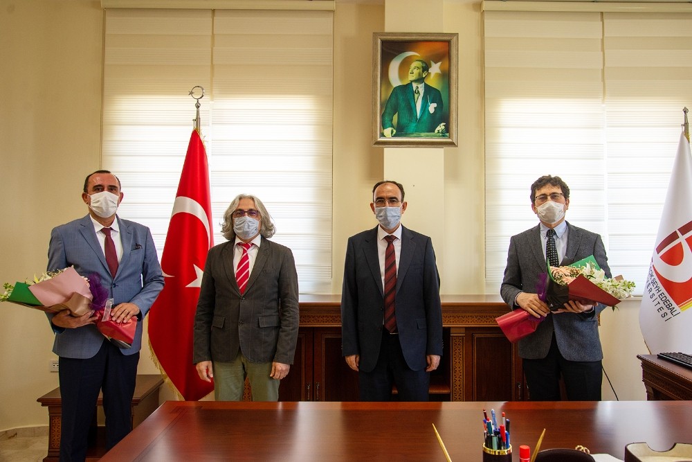 Fen Edebiyat Fakültesi Dekanlığına Prof. Dr. Harun Tunçel atandı 