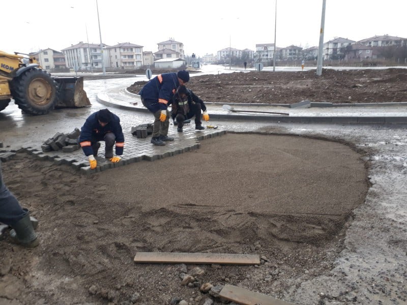 Fen İşleri ekipleri sahada çalışıyor 