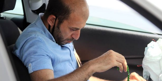 Antalya'da korkutan görüntü! Aracında böyle bulundu