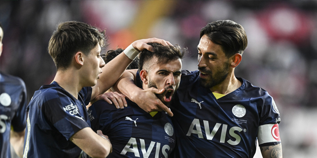 Fener sıkı takipte! Beşiktaş-Galatasaray derbisi öncesi hata yapmadı... Bakın ne anlama geliyor!