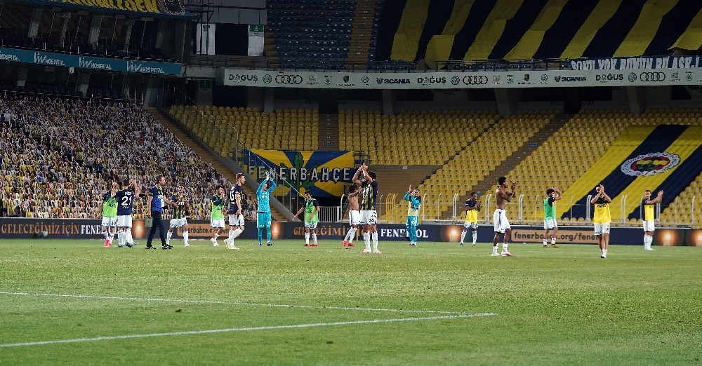 Fenerbahçe 10 kişiyle kazandı 