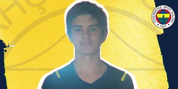 Fenerbahçe 15 yaşındaki yıldız adayına imza attırdı