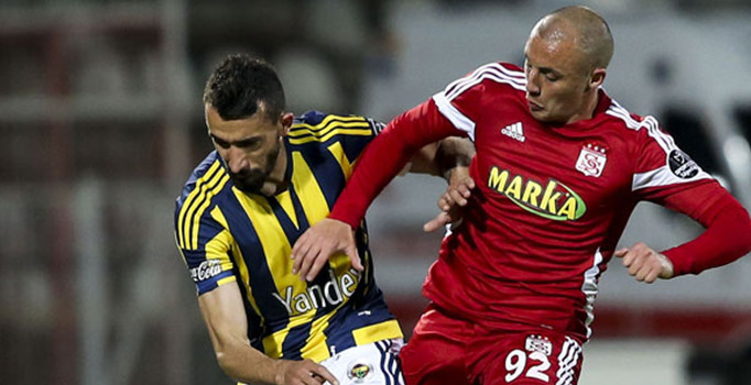 Fenerbahçe 2013-14 sezonu gol kralı Chahechouhe ile el sıkıştı