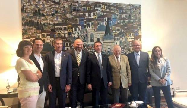 Fenerbahçe Başkanı Koç'tan Lizbon Büyükelçisi'ne ziyaret