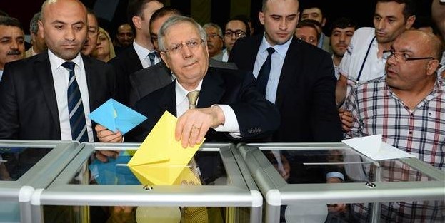 Fenerbahçe başkanını seçiyor, oy kullanımı başladı