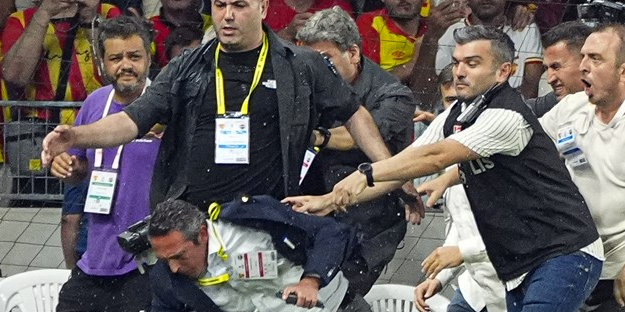 Fenerbahçe Başkanının düştüğü hale bak!