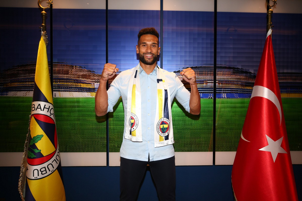 Fenerbahçe Caulker'ın sözleşmesini feshetti