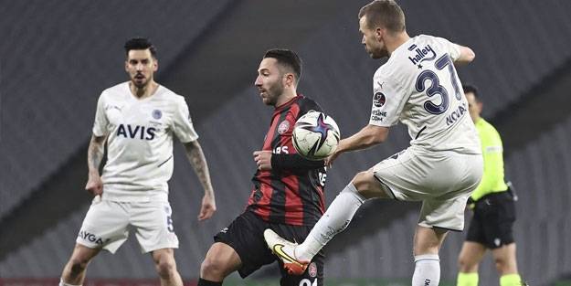 Fenerbahçe deplasmanda ağır yara aldı