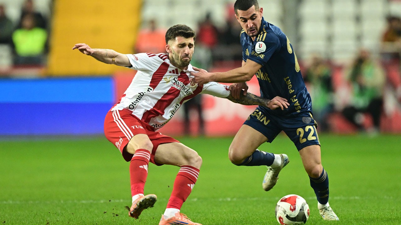 Fenerbahçe deplasmanda yara aldı