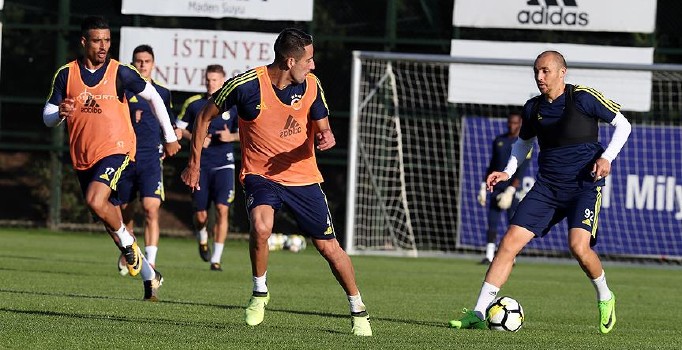 Fenerbahçe derbi hazırlıklarına devam ediyor
