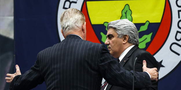 Fenerbahçe Divan kurulu toplantısı karıştı! Kürsüden indirildi!