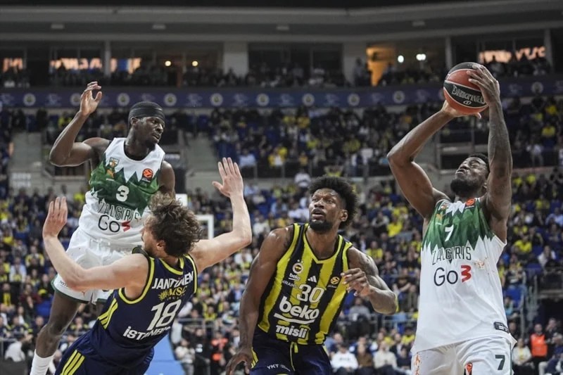Fenerbahçe evinde Zalgiris'e yenildi: Litvanya ekibi seriyi bozdu