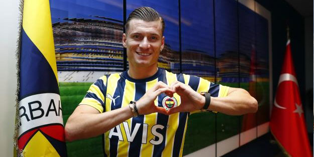 Fenerbahçe, Ezgjan Alioski'yi renklerine bağladı