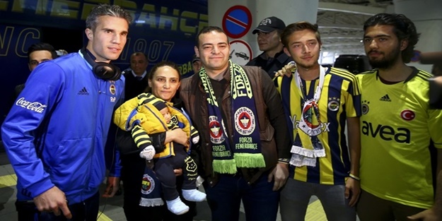 Fenerbahçe futbol takımını sadece 4 taraftar karşıladı