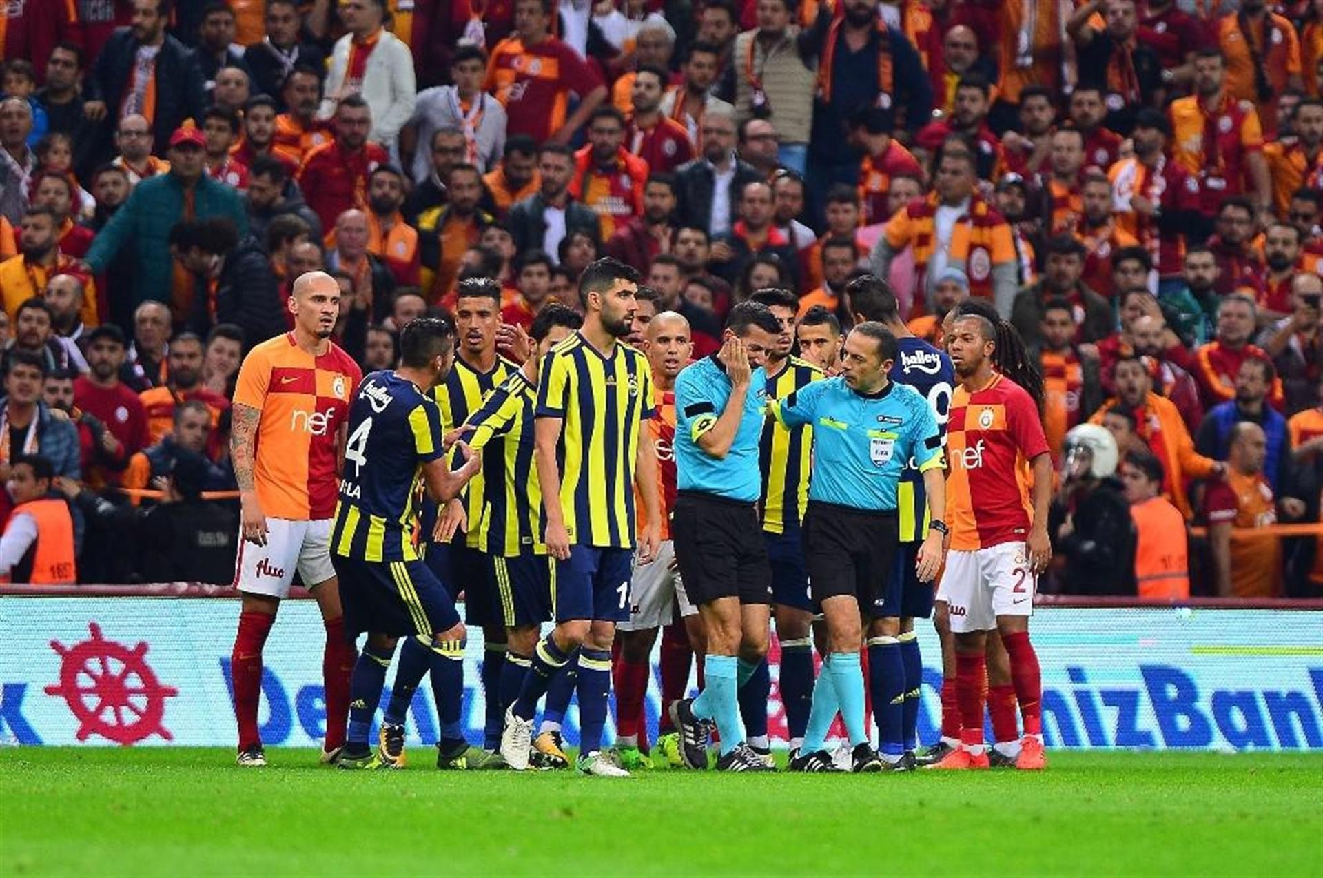 Fenerbahçe - Galatasaray derbisi 11'leri netleşti