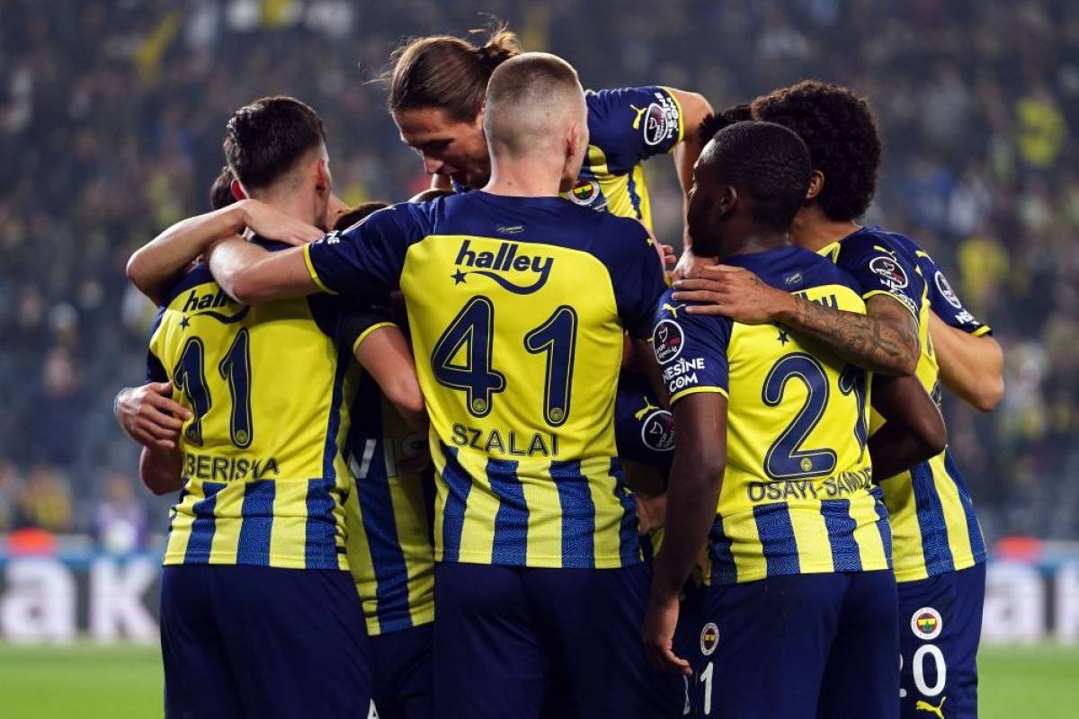 Fenerbahçe geçen sezonun gerisinde