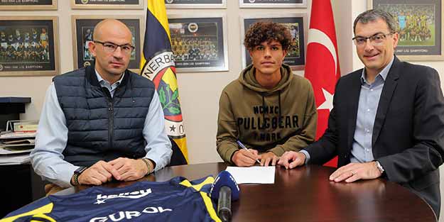 Fenerbahçe, genç yıldızla sözleşme imzaladı
