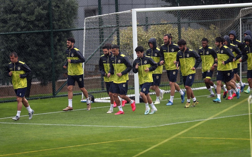 Fenerbahçe hazırlıklarını sürdürdü 