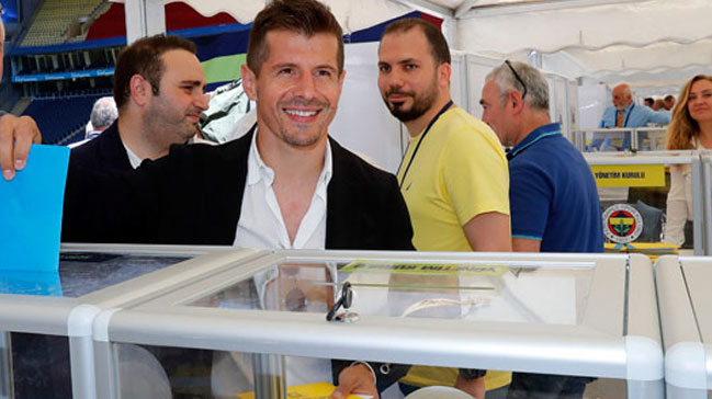 Fenerbahçe kongresinde Emre Belözoğlu sürprizi