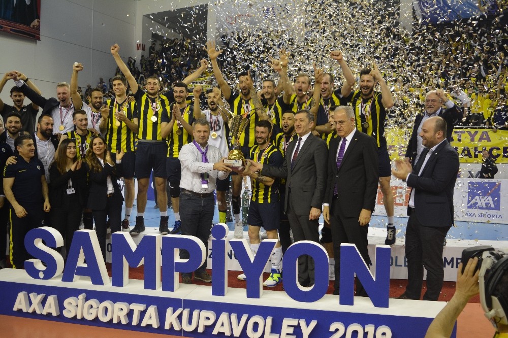 Fenerbahçe kupasını aldı 