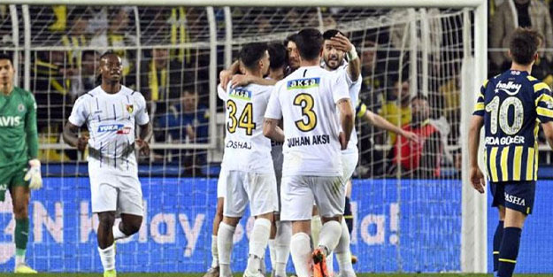 Fenerbahçe, lider Galatasaray'ın puan kaybettiği haftada fırsat tepti