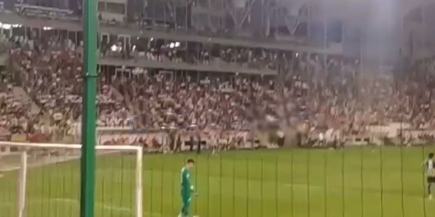 Fenerbahçe maçında gururlandıran görüntü! Kiev taraftarlarından 'Bayraktar' tezahüratı