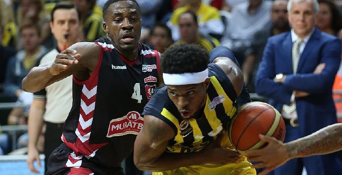 Fenerbahçe Muratbey Uşak Sportif'i 79-60 yenerek seride 1-0 öne geçti