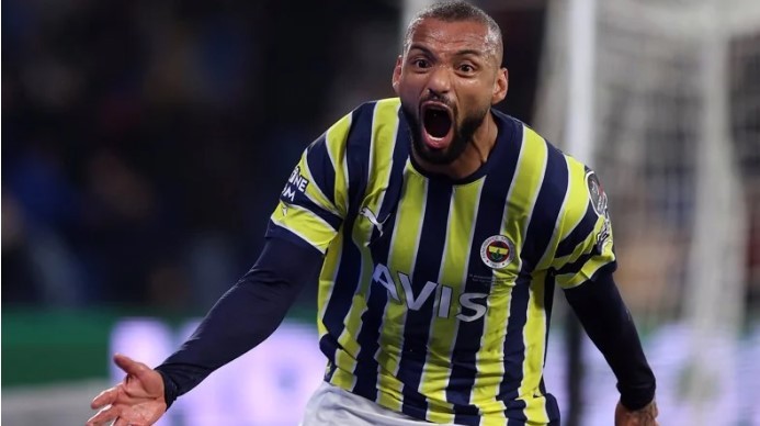 Fenerbahçe o isimle yollarını ayırdı