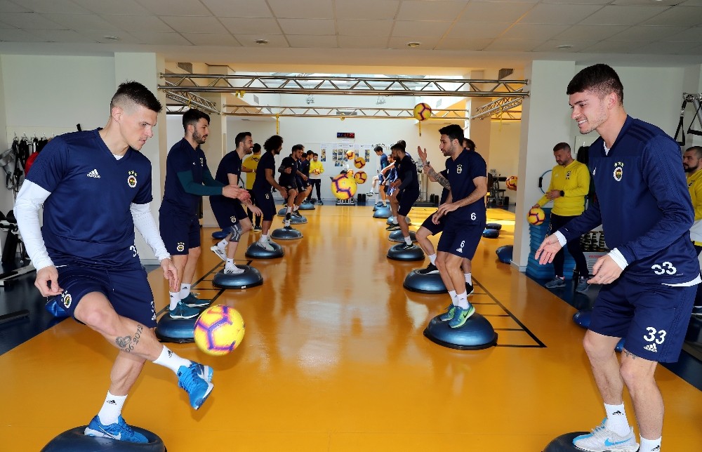 Fenerbahçe salonda çalıştı 