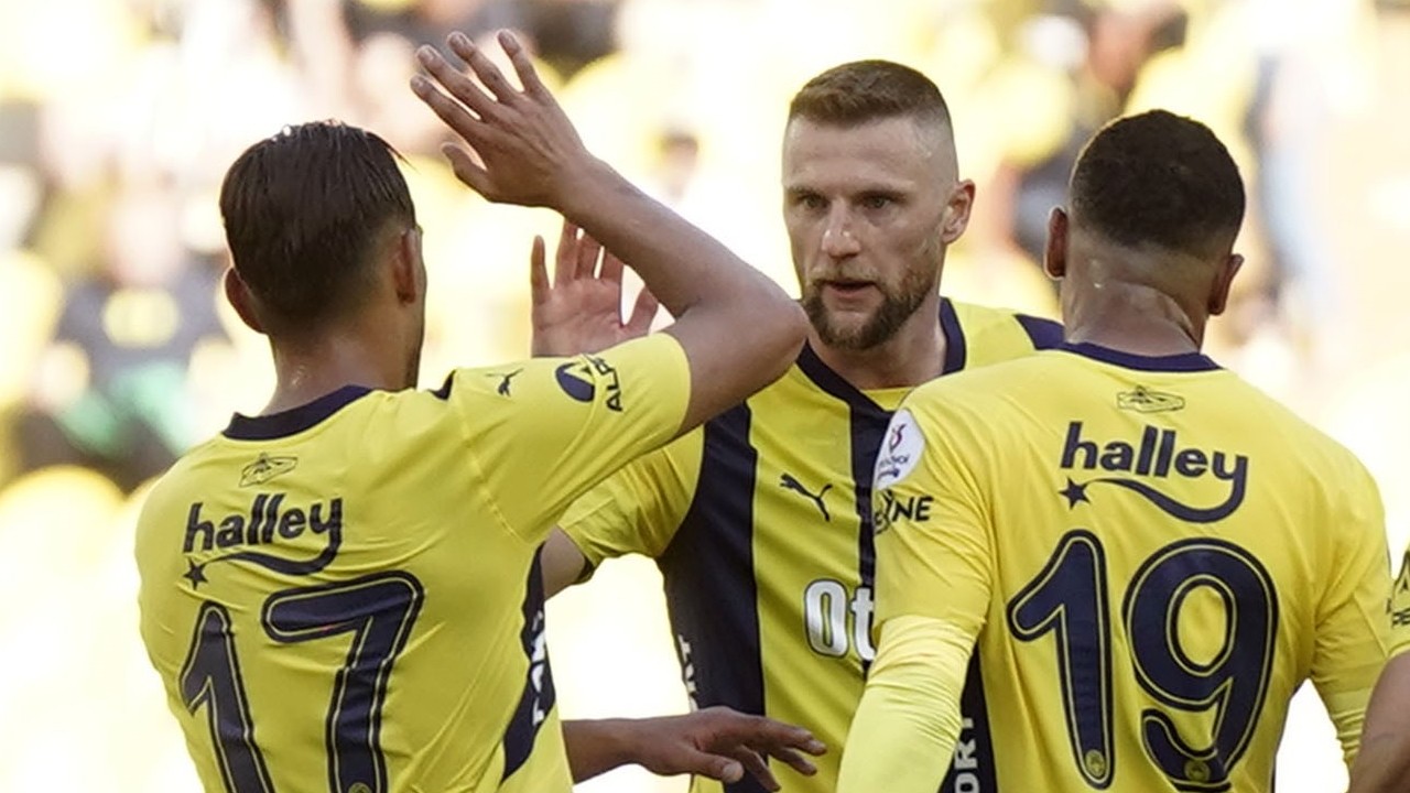 Fenerbahçe, sezonu taraftarı önünde galibiyetle tamamladı