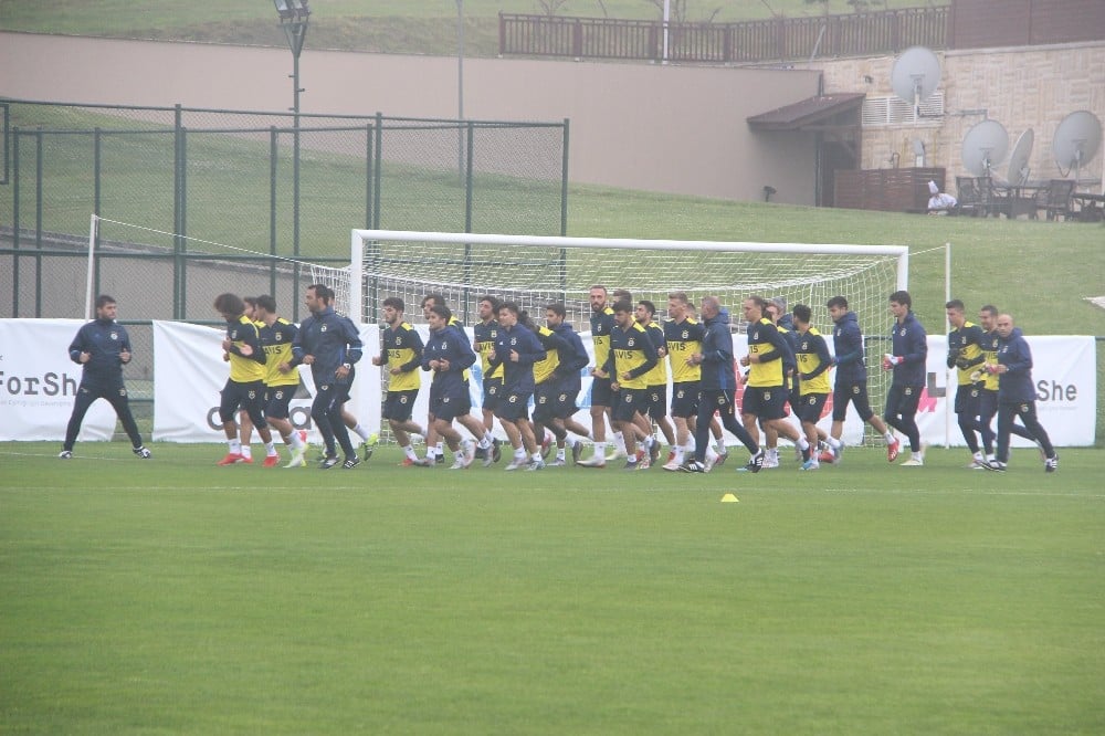 Fenerbahçe sis ve yağmur altında çalıştı 
