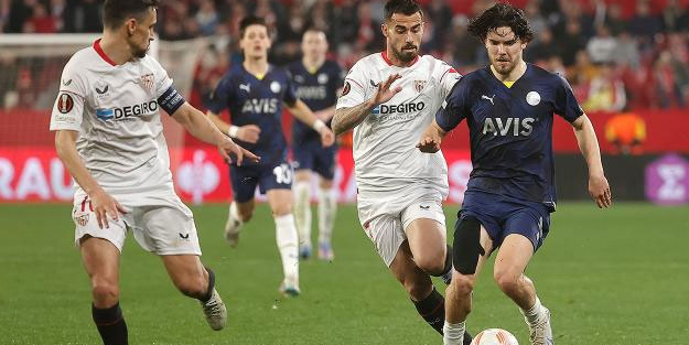 Fenerbahçe taraftarından 'istifa' çağrısı