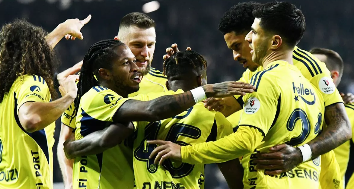 Fenerbahçe tarih yazdı: 20 yıllık rekoru tazeledi! İşte ligin tek hakimi