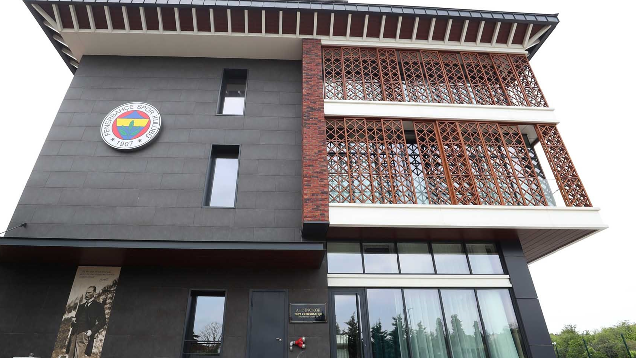 Fenerbahçe tesislerinde büyük kavga! Tekme tokat dayak attılar!