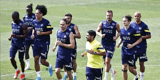 Fenerbahçe UEFA kadrosunu açıkladı! Büyük sürpriz