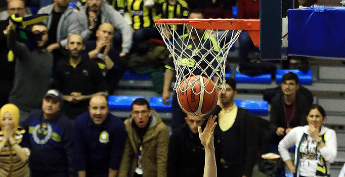 Fenerbahçe, üst üste ikinci galibiyeti istiyor