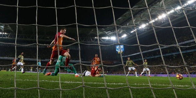 Fenerbahçe ve Galatasaray'a kötü haber