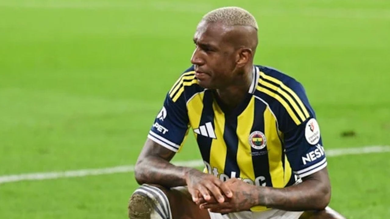 Fenerbahçe yendi ama taraftarın siniri geçmedi: İsmail hariç tüm takımı ıslıkladılar