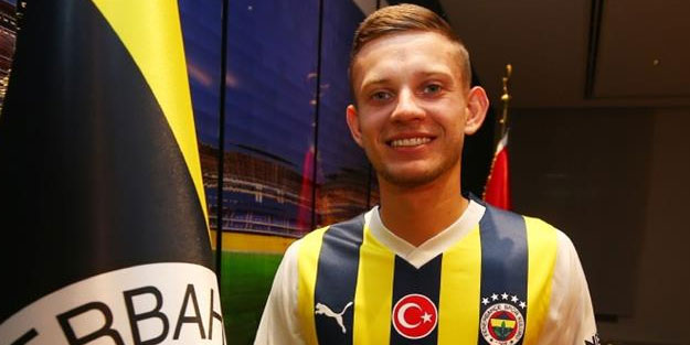 Fenerbahçe yıldız futbolcuyu KAP'a bildirdi