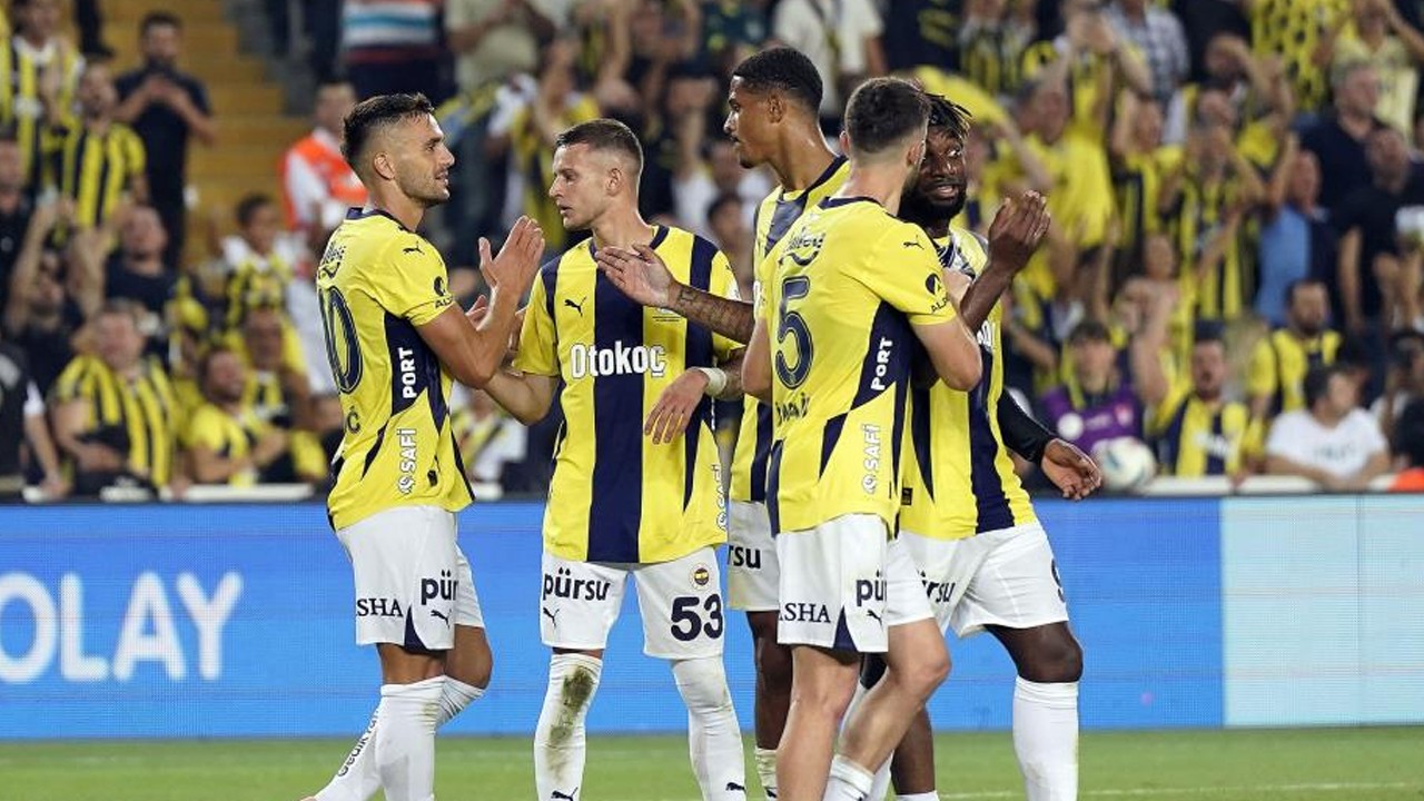 Fenerbahçe yoğun bir fikstüre giriyor! 22 günde 6 maç oynayacaklar