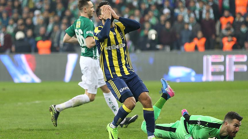 Fenerbahçe zirve yarışında yara aldı