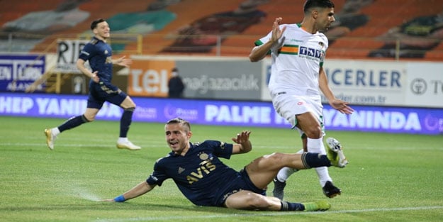 Fenerbahçe zirve yolunda hata yaptı