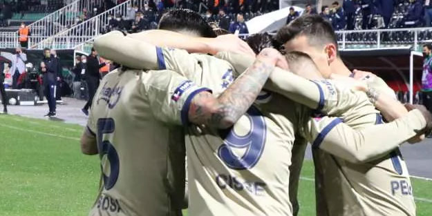 Fenerbahçe zirveye oynuyor