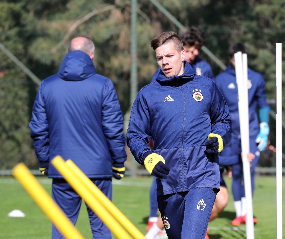 Fenerbahçe’de Ankaragücü maçı hazırlıkları sürüyor 