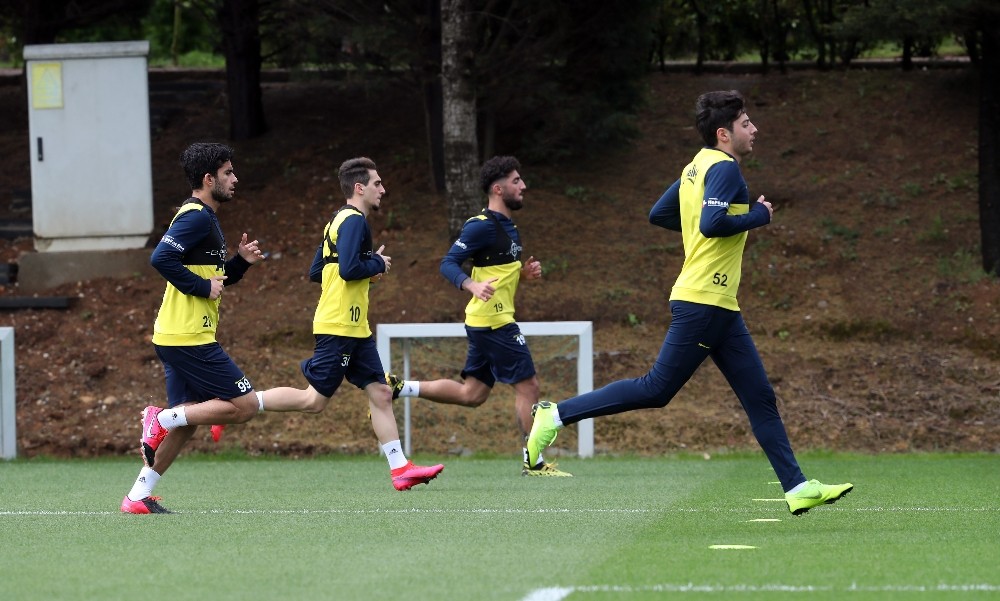 Fenerbahçe’de antrenmanlar sürüyor 