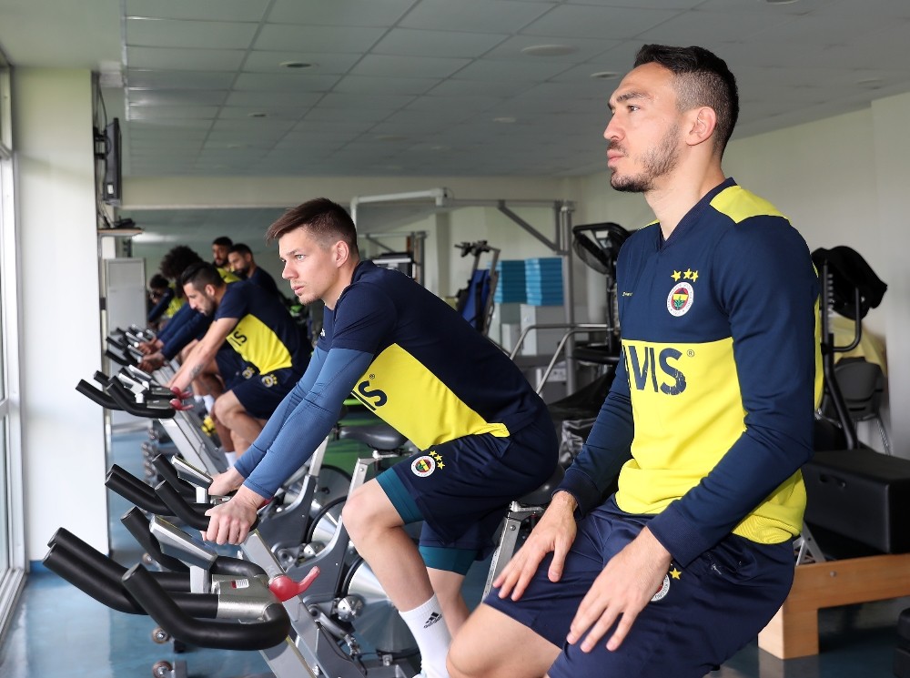 Fenerbahçe’de ara vermeden Antalyaspor hazırlıklarına başladı 